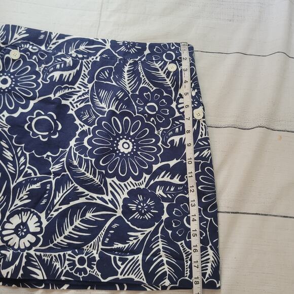 Talbots Size 8 Navy White Floral Print Button Detail Mini Skirt Resort Preppy - Picture 4 of 6